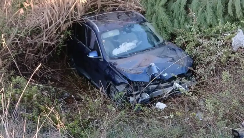 Direksiyon Hakimiyetini Kaybeden Sürücü, Otomobili Şarampole Uçurdu!