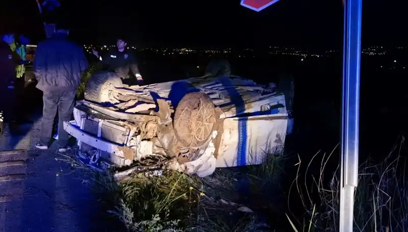 Şarampole Devrilen Otomobilde Feci Kaza: 1 Ölü, 3 Yaralı