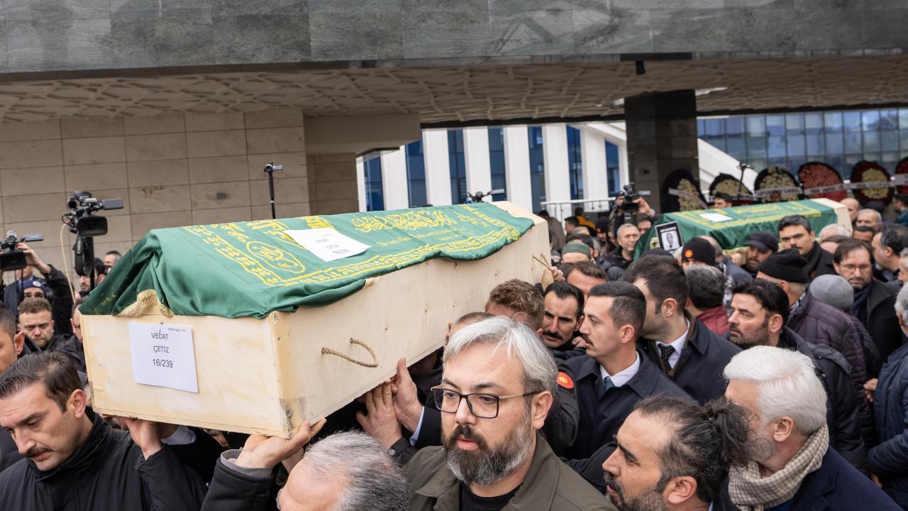 Bolu'da Yaşanan Faciada Hayatını Kaybedenlerin Cenazeleri Toprağa Veriliyor