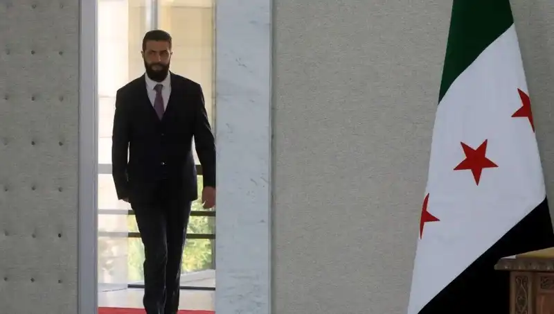 Paris'te Şara-Macron Zirvesi: Fransa'nın Yeni Suriye'ye Destek Vaatleri