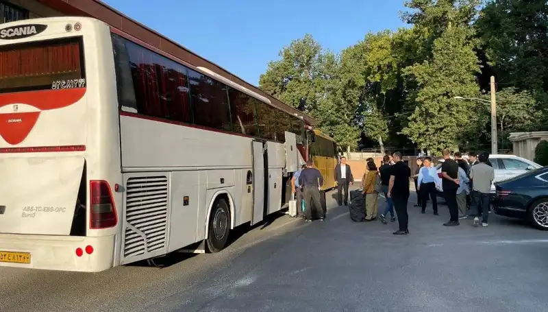 Şiraz'da Feci Otobüs Kazası: 21 Kişinin Hayatını Kaybetmesi Üzerine