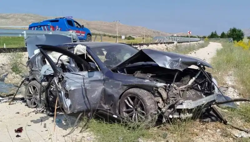 Sivas’ta Trajik İki Ayrı Trafik Kazası: 9 Kişi Yaralandı