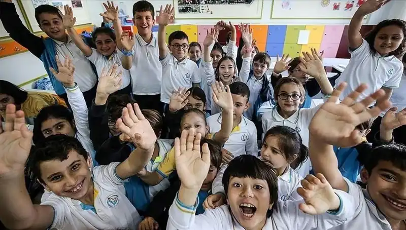 9 Günlük Tatil Sonrası Okullar Yeniden Açılıyor: Yeni Dönem Ne Getirecek?