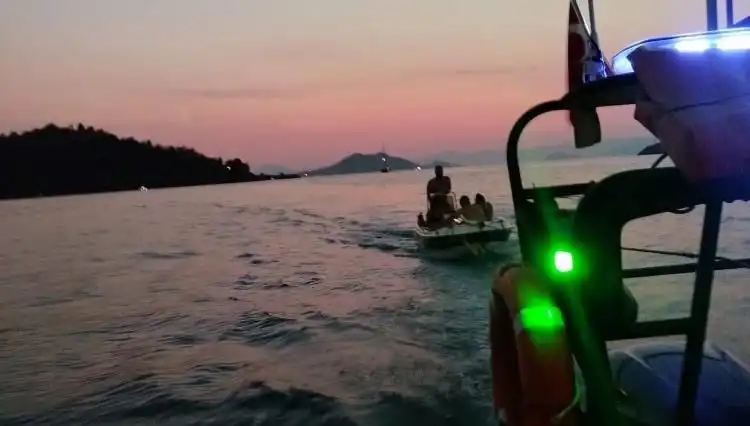 Fethiye Açıklarında Sürüklenen Teknedeki 4 Kişi Son Anda Kurtarıldı