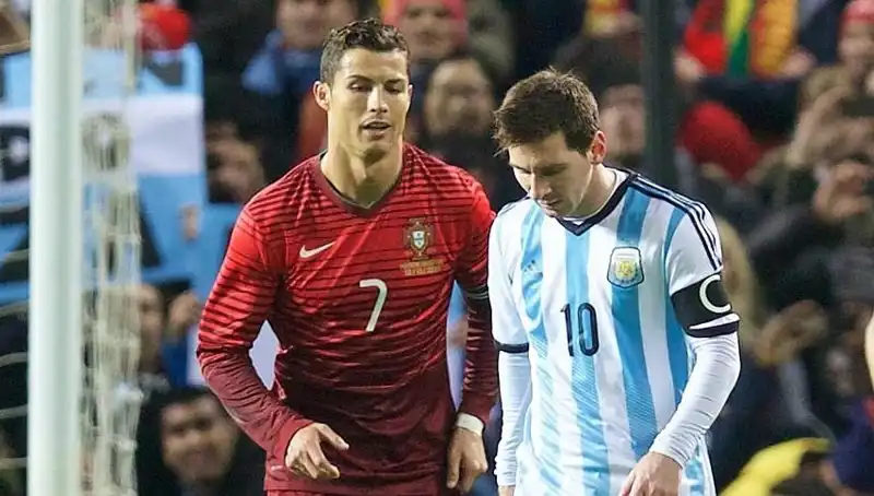 Ronaldo, Messi'ye Fark Atarak Futbol Tarihine Geçti!