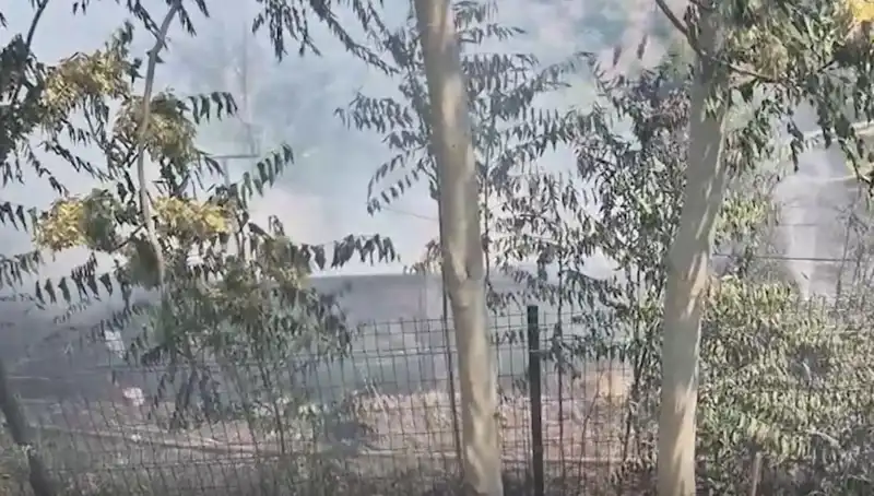 Sultangazi’de Yangın Paniği: Otluk Alan Alev Alev Oldu, Gecekondu Tehlikeye Girdi!