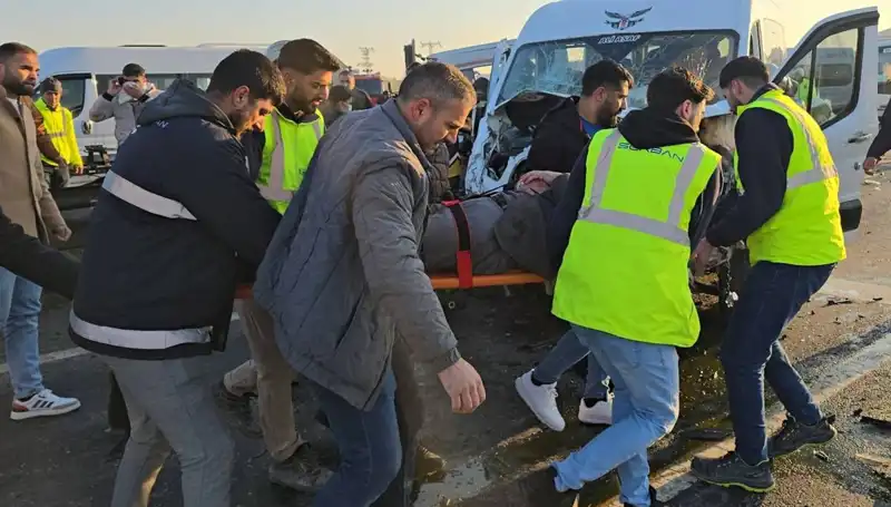 İki İşçi Servisi Kafa Kafaya Çarpıştı: Olayın Ardındaki Detaylar Ne?